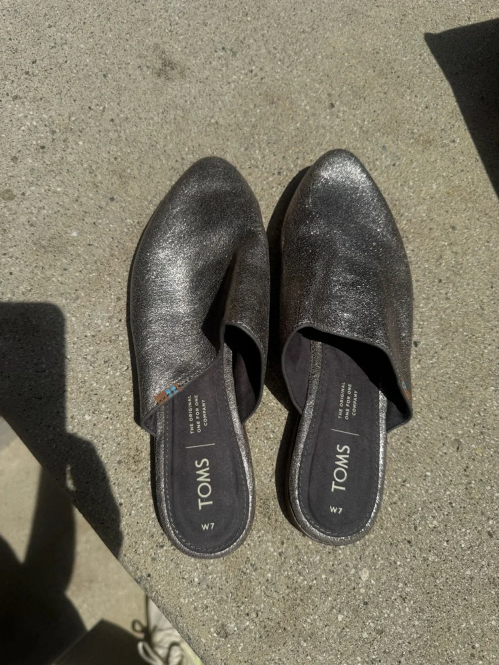 Toms Metallic Pewter Slip-On Mules - Women's - Picture 1 of 2
